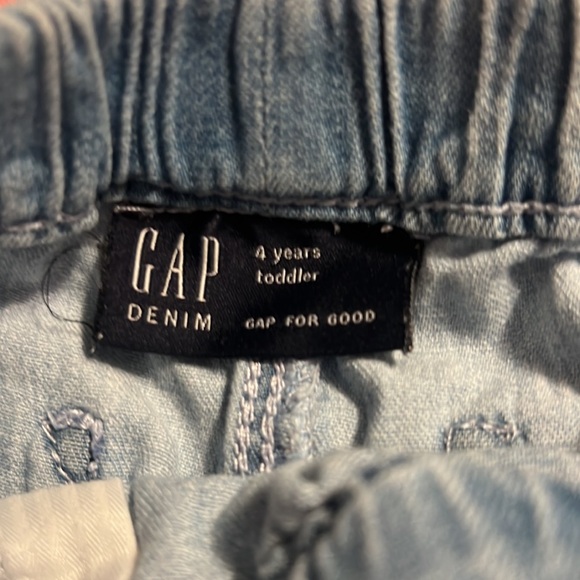 2 dresses 1 pair of shorts like new - Picture 4 of 4